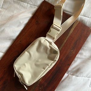 Never worn lululemon bag white opal